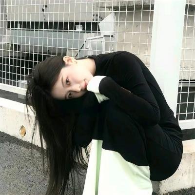 莫妮克：自我介绍一下