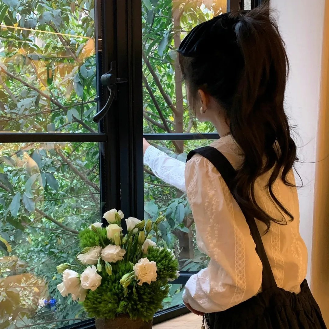 玛丽莲有深黑之眸